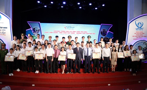 Sinh viên Hà Tĩnh được tuyên dương tại cuộc vận động “Sinh viên Việt Nam - Những câu chuyện đẹp”