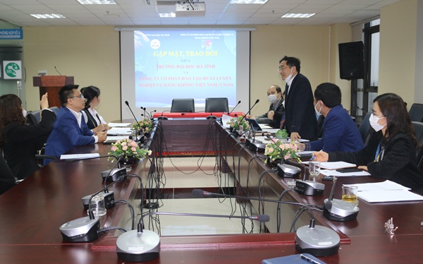Trường Đại học Hà Tĩnh hợp tác với Công ty cổ phần đào tạo, huấn luyện nghiệp vụ hàng không Việt Nam