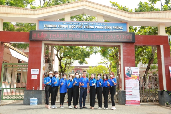 Tình nguyện viên Đại học Hà Tĩnh: Một đội hình - Nhiều nhiệm vụ
