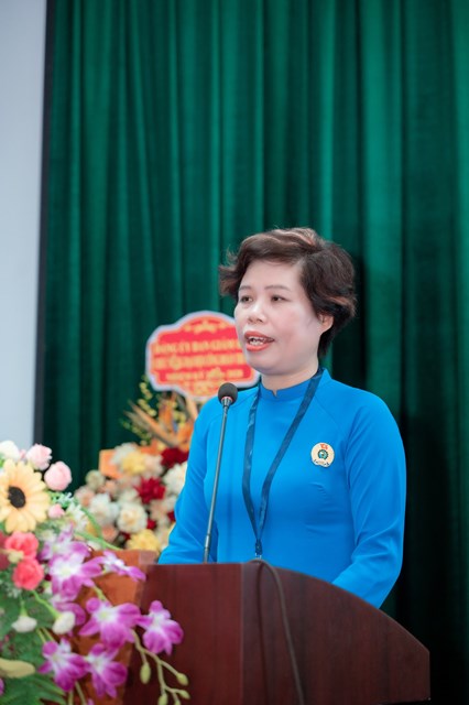 3. Chủ tịch Công đoàn Trường Tống Thị Cẩm Lệ báo cáo tóm tắt kết quả hoạt động trong nhiệm kỳ 2017 2022