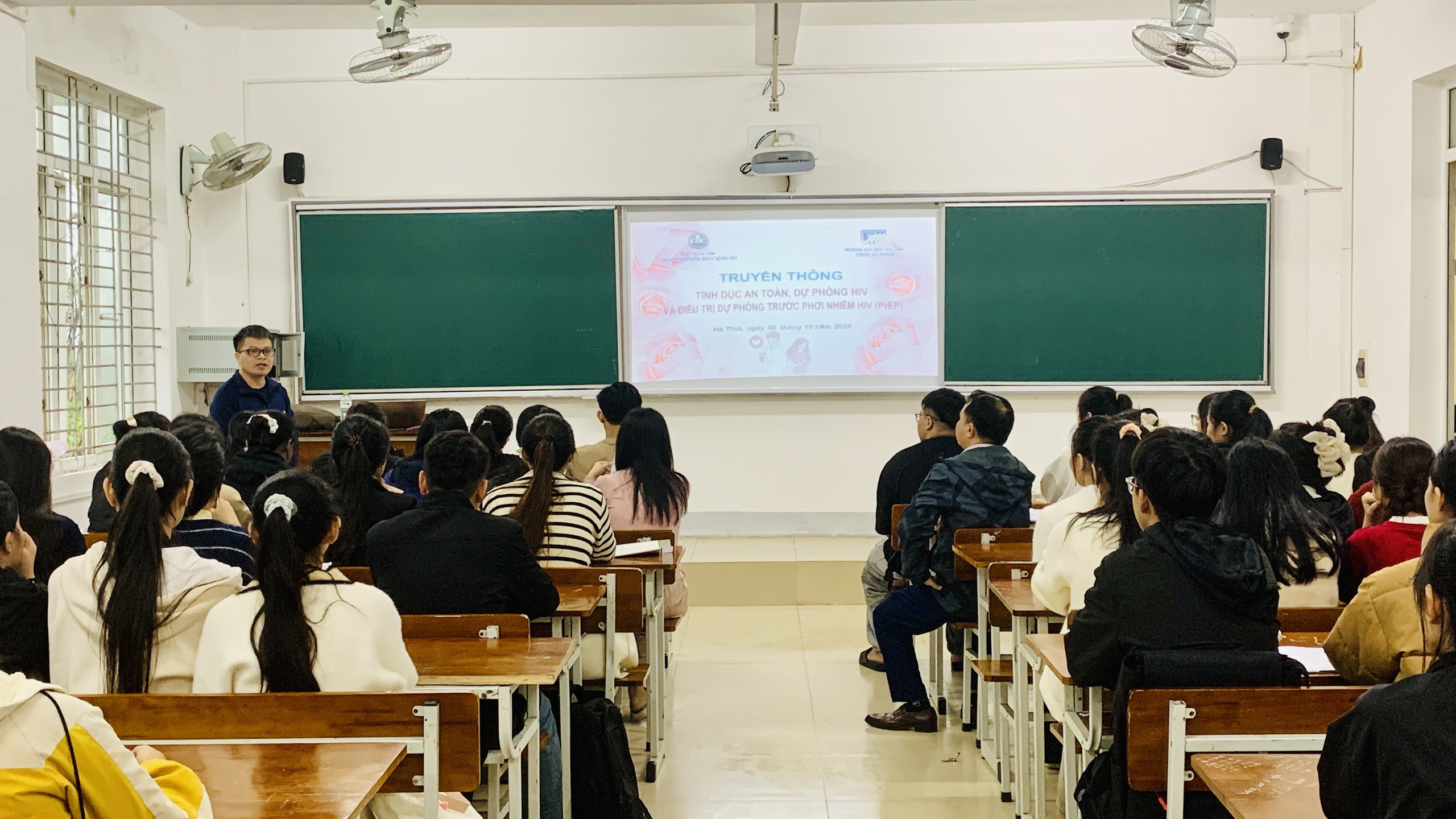 Truyền thông về tình dục an toàn và dự phòng HIV cho sinh viên Sư phạm Truyền thông về tình dục an toàn và dự phòng HIV cho sinh viên Sư phạm