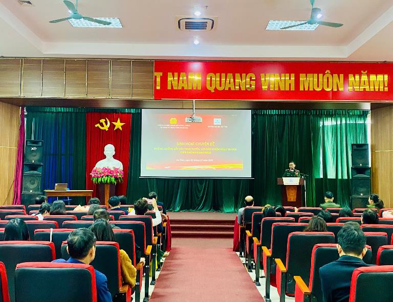 Trường Đại học Hà Tĩnh phối hợp Công an tỉnh tuyên truyền phòng chống thủ đoạn 