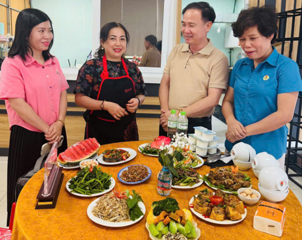 Đầm ấm nghĩa tình “bữa cơm công đoàn” tại Trường Đại học Hà Tĩnh