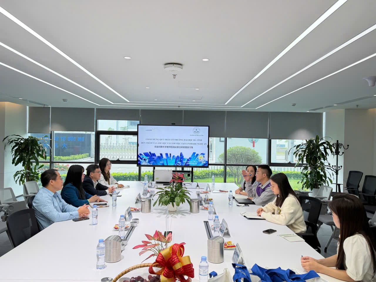 Đoàn công tác Trường Đại học Hà Tĩnh kiểm tra hoạt động thực tập của sinh viên ngành Ngôn ngữ Trung Quốc