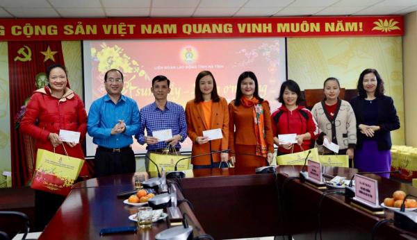 20260212 trao qua tet4