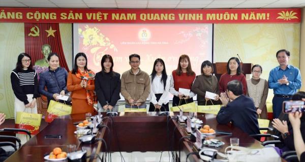 20260212 trao qua tet5