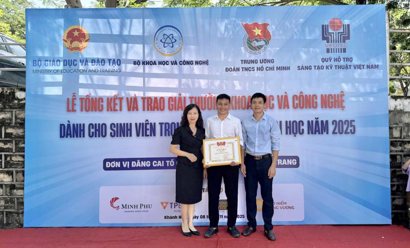 Giai thuong SV NCKH 2025 2