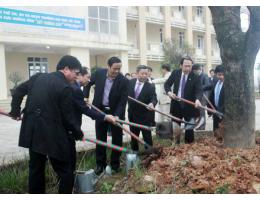 Lãnh đạo các cấp tham gia Tết trồng cây tại Trường Đại học Hà Tĩnh