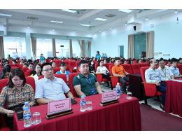 Trường Đại học Hà Tĩnh khai mạc Tuần sinh hoạt công dân cuối khóa và Ngày hội việc làm 2026